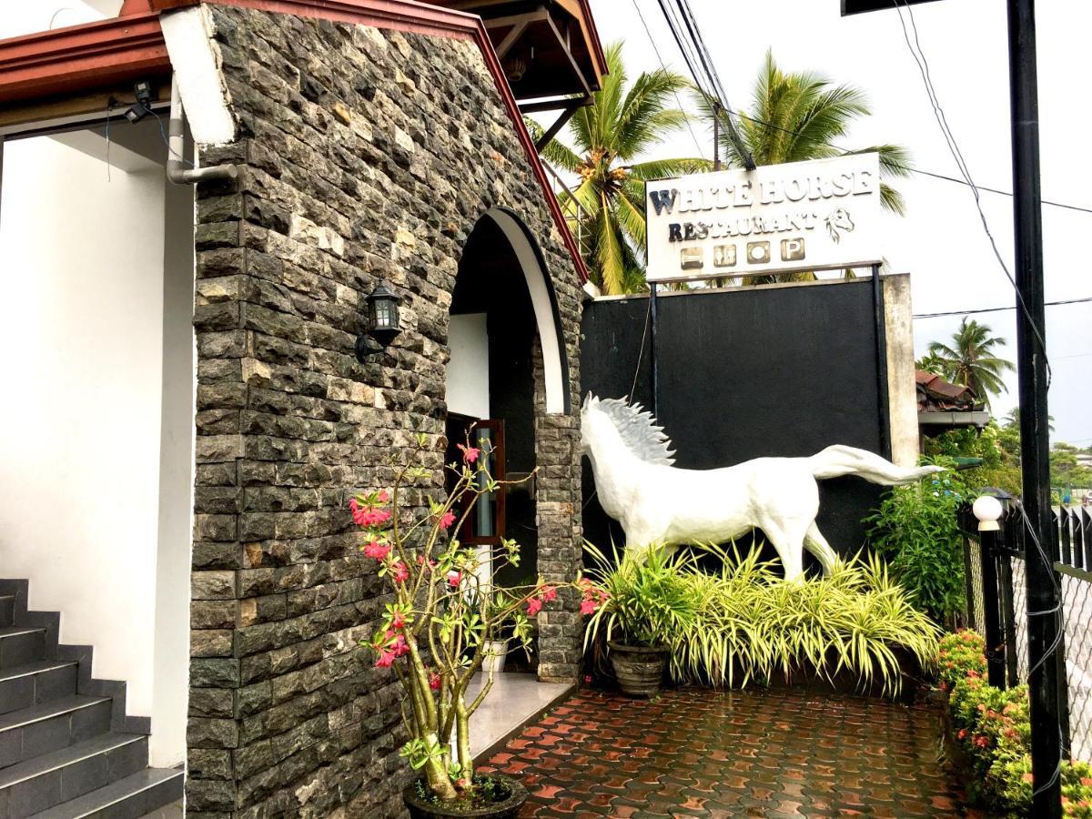 White Horse Mirissa Hotel ภายนอก รูปภาพ